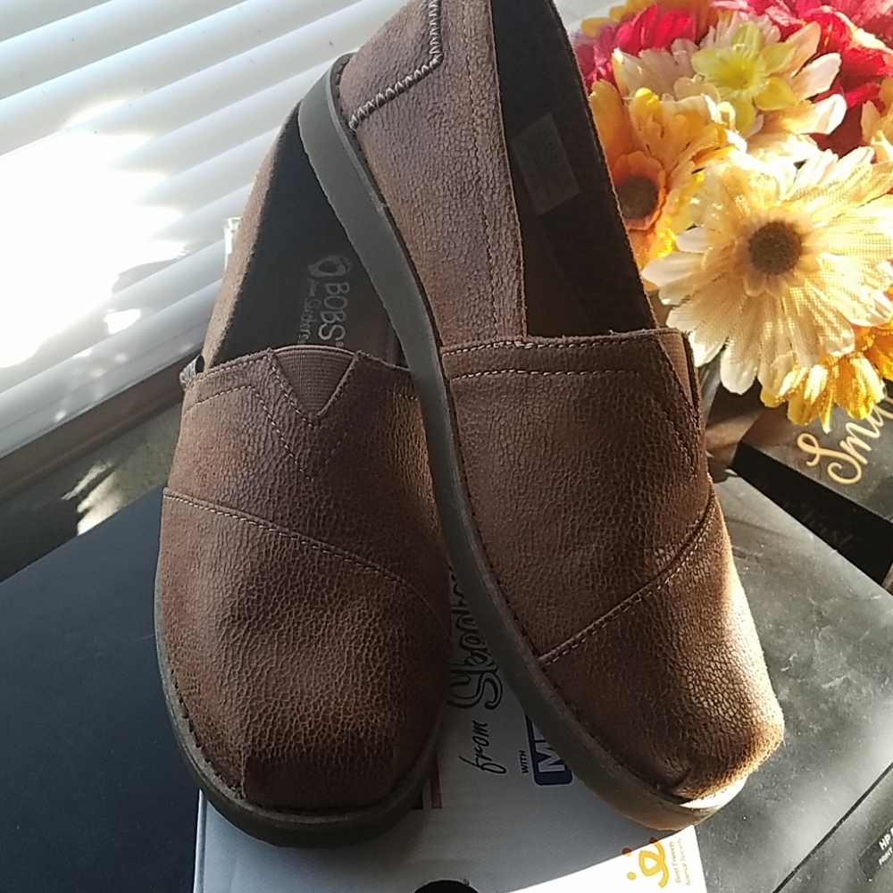 NWOT Bob's leather slip ons